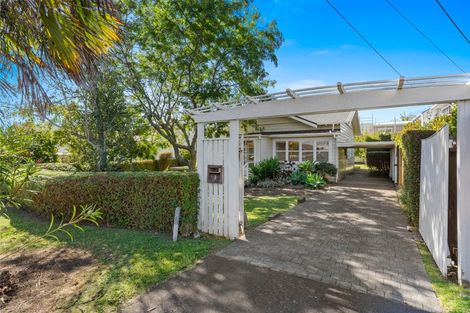 Photo of property in 3 Frieston Road, Milford, Auckland, 0620