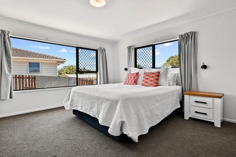 Photo of property in 23 Lane Road, Weymouth, Auckland, 2103