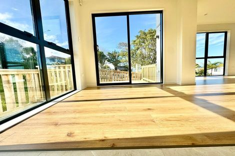 Photo of property in 8a Datura Place, Sunnynook, Auckland, 0620