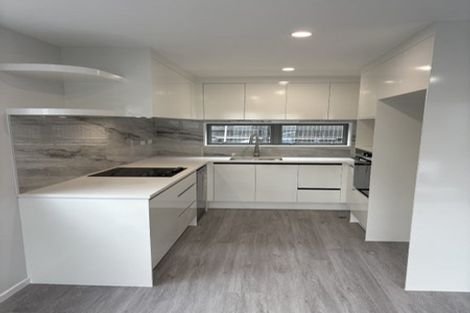 Photo of property in 58 Gossamer Drive, Pakuranga Heights, Auckland, 2010