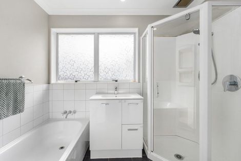 Photo of property in 15 Escort Grove, Awapuni, Palmerston North, 4412