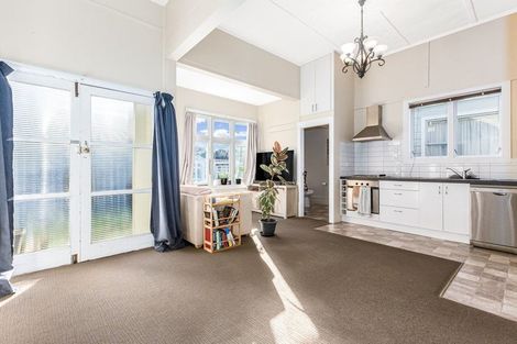 Photo of property in 15 Porritt Avenue, Mount Victoria, Wellington, 6011