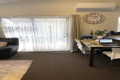 Photo of property in 48 Tauhinu Road, Greenhithe, Auckland, 0632