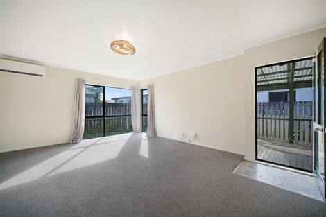 Photo of property in 2/31 Templeton Place, Clendon Park, Auckland, 2103