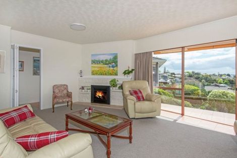 Photo of property in 36 Haseler Crescent, Howick, Auckland, 2014