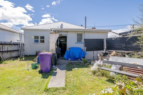 Photo of property in 16 Stout Street, Shannon, 4821