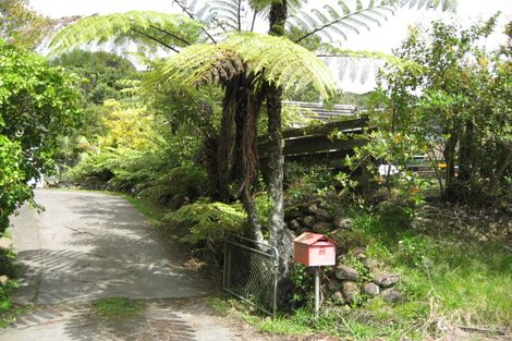 Photo of property in 64 Te Henga Road, Waitakere, Henderson, 0781