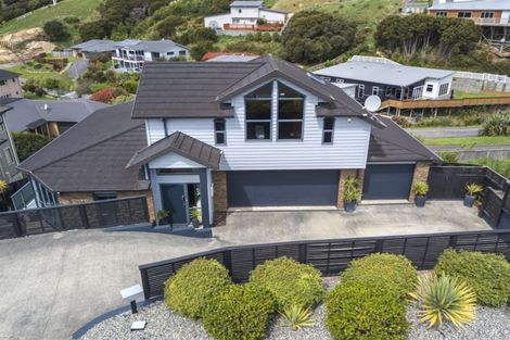 Photo of property in 13 Endeavour Drive, Whitby, Porirua, 5024