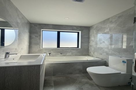 Photo of property in 33b Garadice Road, Rothesay Bay, Auckland, 0630