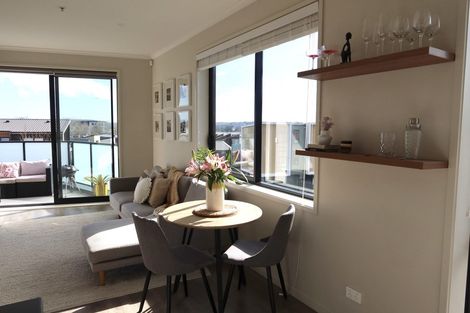 Photo of property in 3/22 Kerewhenua Crescent, Hobsonville, 0616