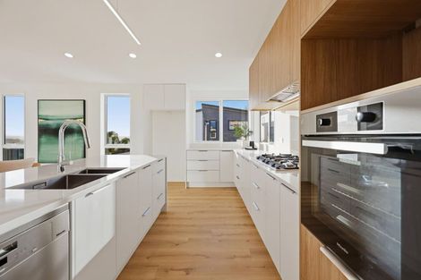 Photo of property in 50 Bleakhouse Road, Howick, Auckland, 2014