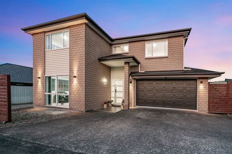 Photo of property in 1c Babich Road, Henderson Valley, Auckland, 0614