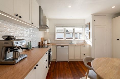 Photo of property in 28 Coates Street, Tawa, Wellington, 5028