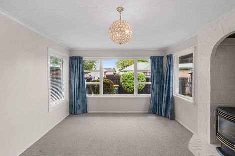 Photo of property in 77 Farquhars Road, Redwood, Christchurch, 8051
