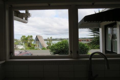 Photo of property in 10 Ferry Parade, Herald Island, Auckland, 0618