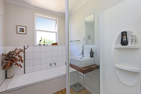 Photo of property in 98 Lipscombe Crescent, Havelock North, 4130