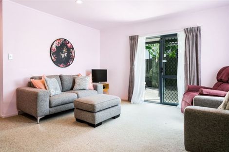 Photo of property in 106a Bruce Mclaren Road, Henderson, Auckland, 0612