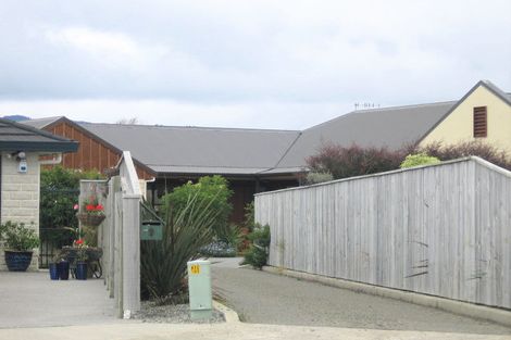Photo of property in 9 Holcombe Drive, Paraparaumu, 5032