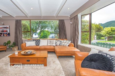 Photo of property in 6 Toledo Grove, Totara Park, Upper Hutt, 5018