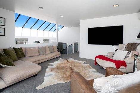 Photo of property in 1/156 Marine Parade, Mount Maunganui, 3116