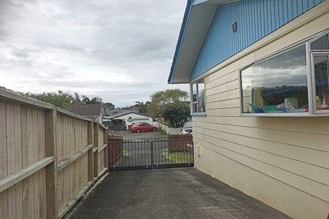 Photo of property in 34 Glennandrew Drive, Half Moon Bay, Auckland, 2012