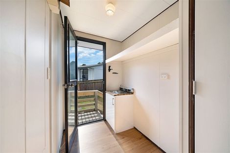 Photo of property in 2/76 Parrs Cross Road, Henderson, Auckland, 0612