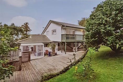 Photo of property in 15 Easton Park Parade, Glenfield, Auckland, 0629