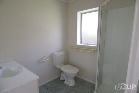 Photo of property in 72 Kingdale Road, Henderson, Auckland, 0610