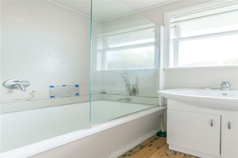 Photo of property in 1/11 St Leonards Road, Kelston, Auckland, 0602