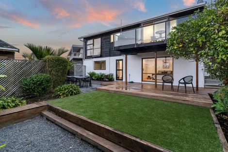 Photo of property in 2/55a Woodlands Crescent, Browns Bay, Auckland, 0630