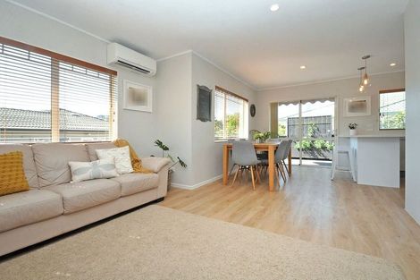 Photo of property in 22a Greta Place, Stanmore Bay, Whangaparaoa, 0932