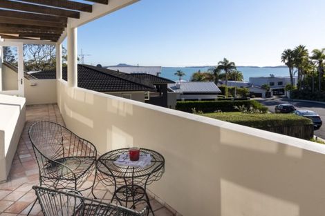 Photo of property in 2 Pleasant Place, Mellons Bay, Auckland, 2014