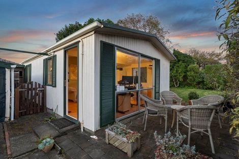 Photo of property in 44 Kiwi Esplanade, Mangere Bridge, Auckland, 2022