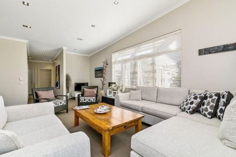 Photo of property in 9 Eaves Bush Parade, Orewa, 0931