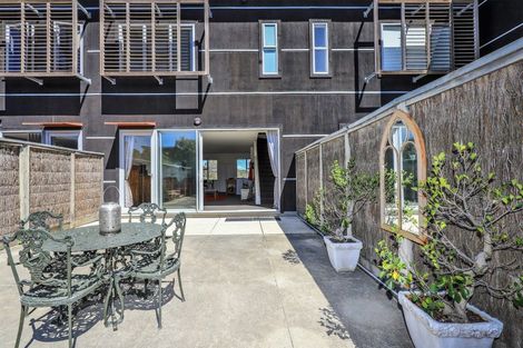 Photo of property in The Terraces, 18/9 Humber Street, Pandora, Napier, 4110