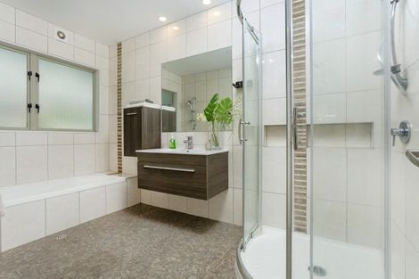 Photo of property in 46 Goldfinch Rise, Unsworth Heights, Auckland, 0632