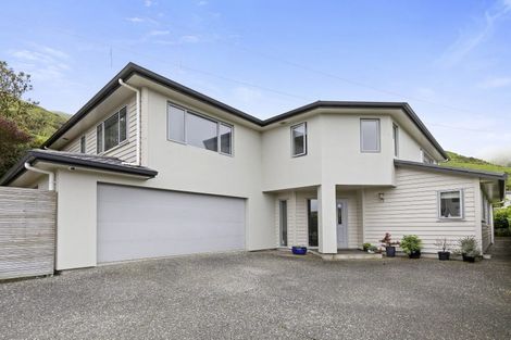 Photo of property in 9 Yarnbrook Grove, Churton Park, Wellington, 6037