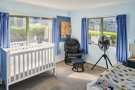 Photo of property in 28 Saunders Close, Whitby, Porirua, 5024