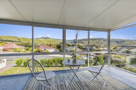 Photo of property in 73 Taylor Terrace, Tawa, Wellington, 5028