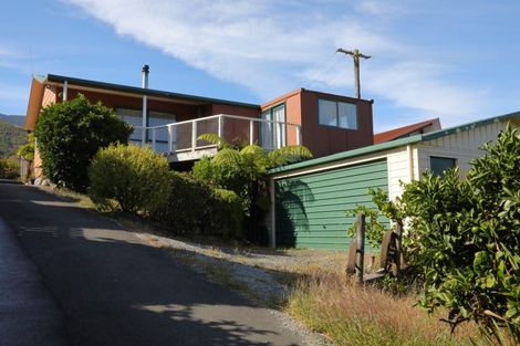 Photo of property in 246 Waikawa Road, Waikawa, Picton, 7220