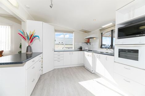 Photo of property in 36 Forest Hill Road, Henderson, Auckland, 0612