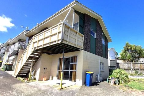 Photo of property in 4/70 West Coast Road, Glen Eden, Auckland, 0602