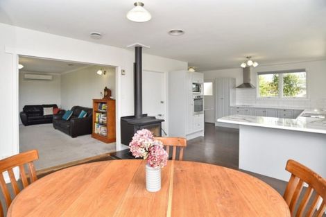 Photo of property in 11 Weston Place, Rangiora, 7400