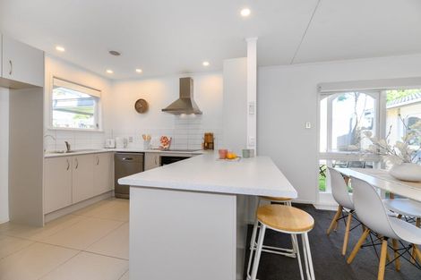 Photo of property in 28 Matuhi Rise, Henderson, Auckland, 0612