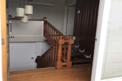 Photo of property in 30 Sovereign Place, Glenfield, Auckland, 0629