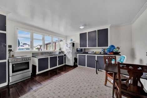 Photo of property in 13 Douglas Street, Hawera, 4610