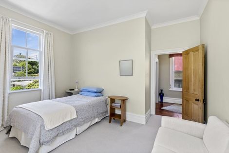 Photo of property in 33 Grove Road, Kelburn, Wellington, 6012