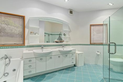 Photo of property in 15 Morrows Mead, Wanaka, 9305