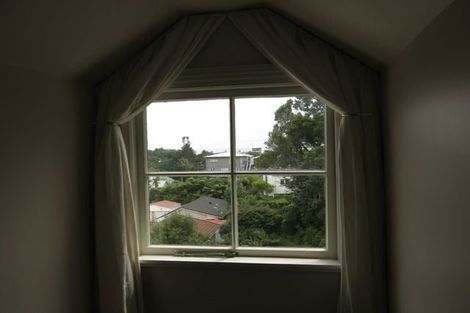 Photo of property in 5 Gilbert Street, New Plymouth, 4310