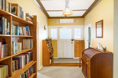 Photo of property in 32 Hutchison Crescent, Durie Hill, Whanganui, 4500